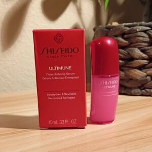 Shiseido Ultimune Serum in Red and Pink